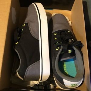 Heelys boys youth size 6